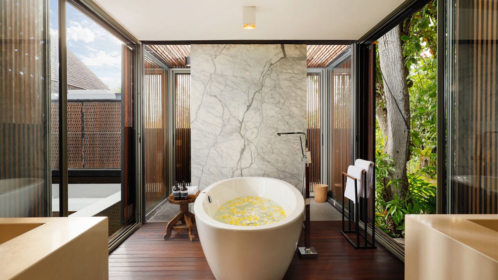 Villa Svarga - Opulent master bedroom north ensuite bathroom